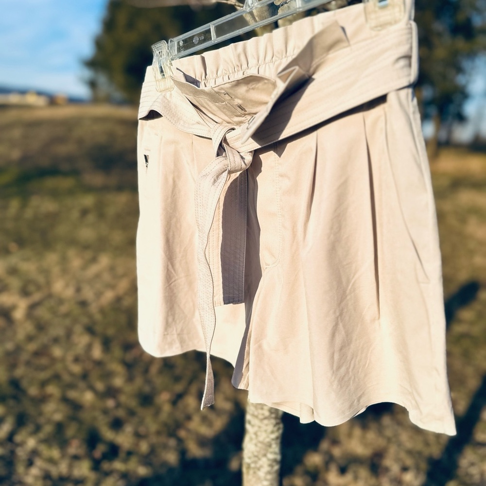 Athleta, skyline shorts. Like New condition. Worn once.